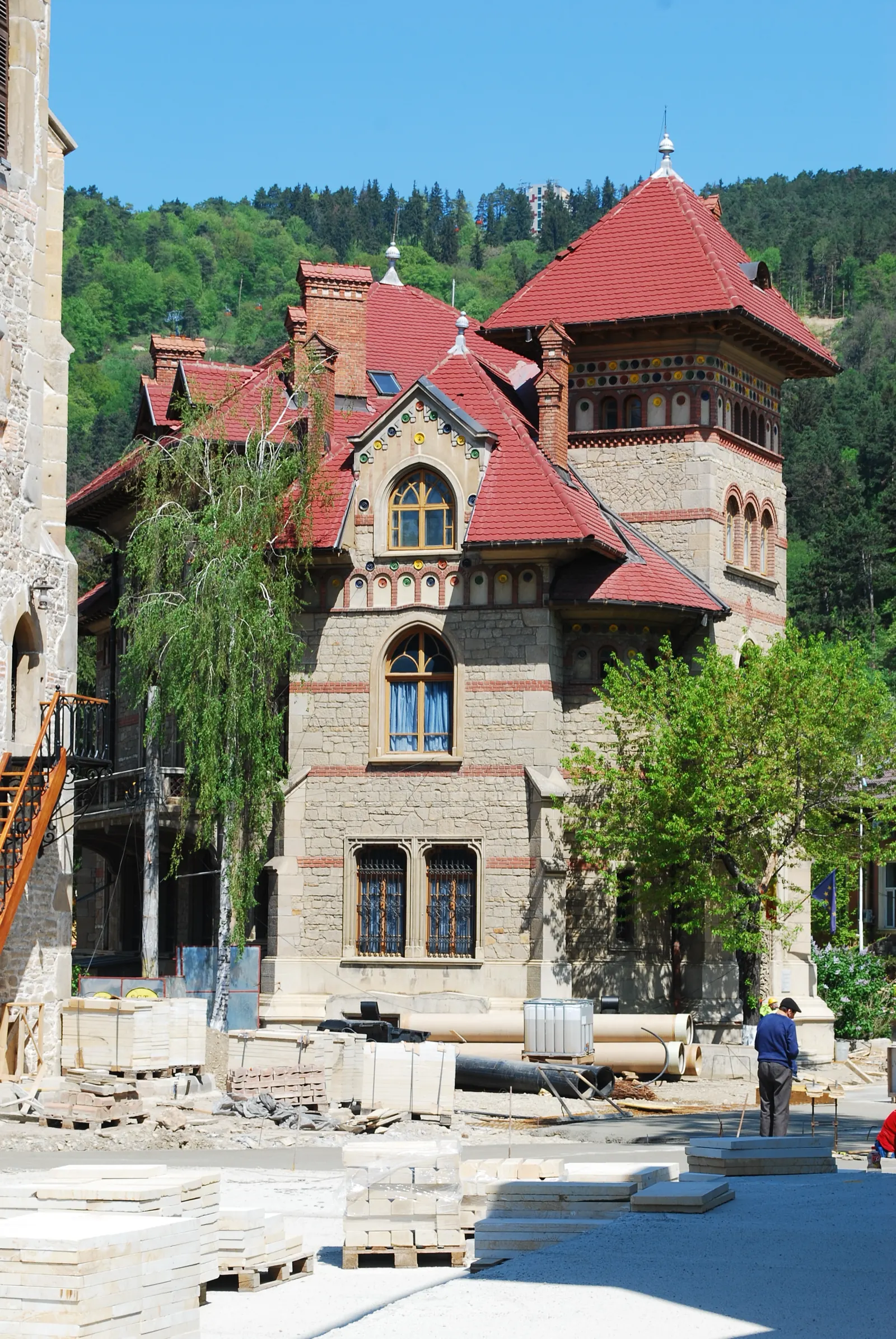 Bun venit: Palatul Băncii Petrodava